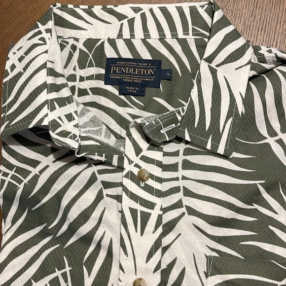 Pendleton Men’s Size L- gorgeous shirt! Smoke and pet free home! - Picture 4 of 4